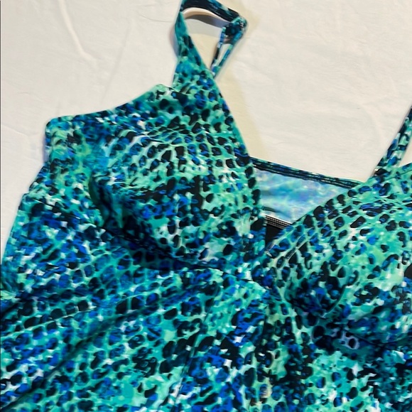 Croft & Barrow Blue and Black Dynamic One Piece Swimsuit - Picture 6 of 8